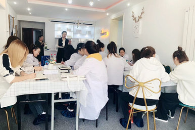 化妆学会这一步，路人也能变女神