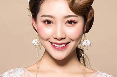 化妆不是要六亲不认，而是要美得恰如其分